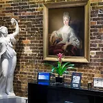 Hotel Plaza Elysées