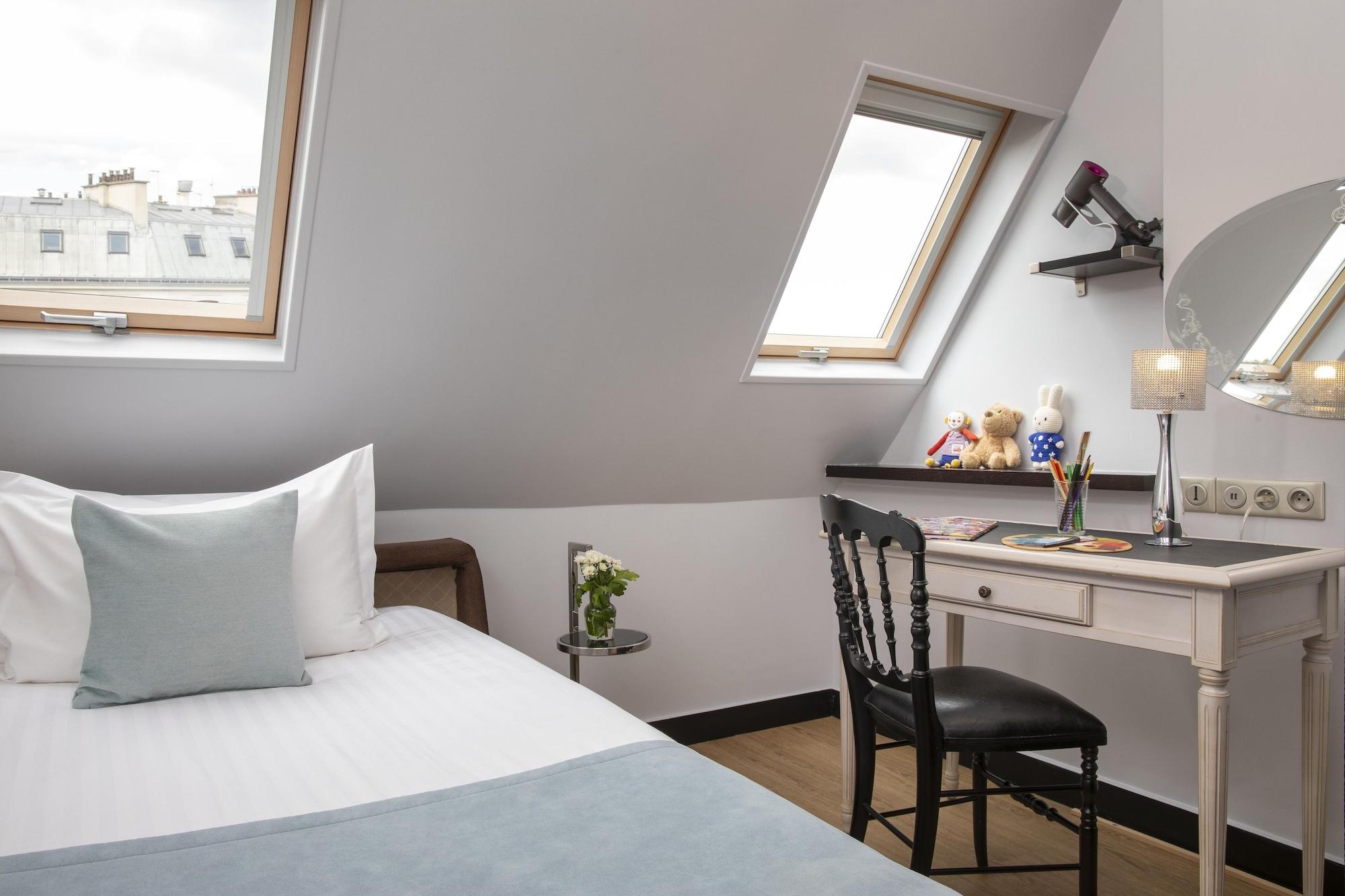 Hotel Plaza Elysées 4*