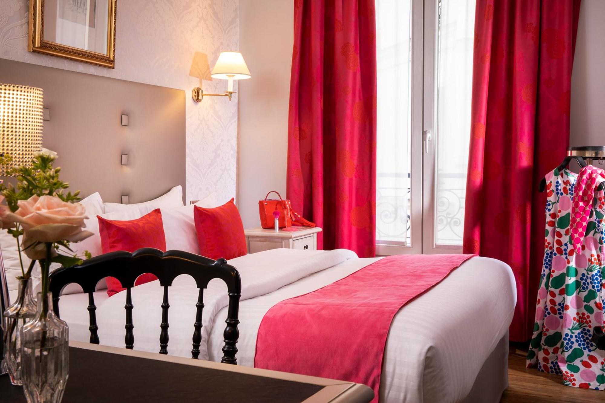 Plaza Elysées Hotel 4*