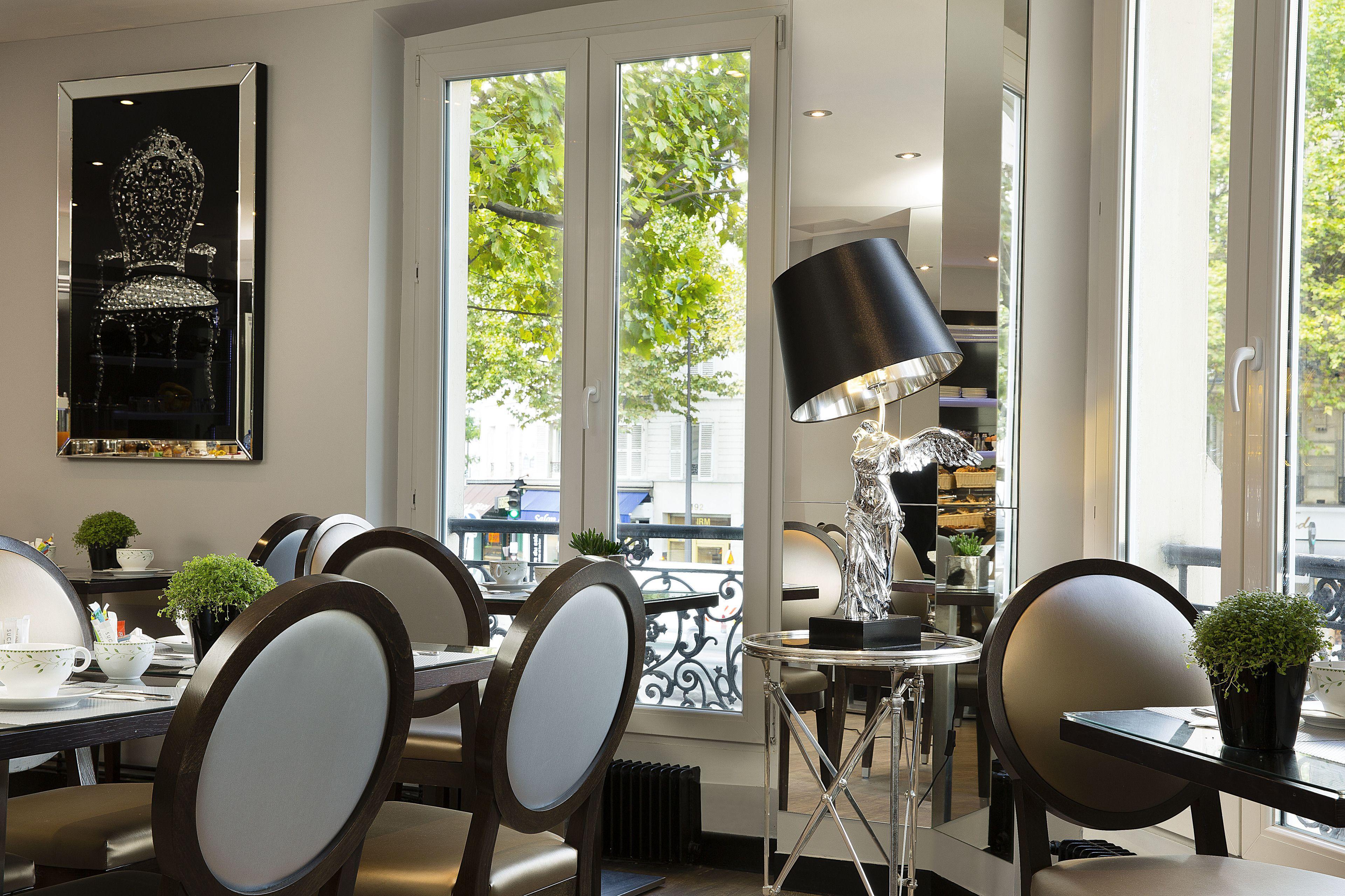 Hotel Plaza Elysées