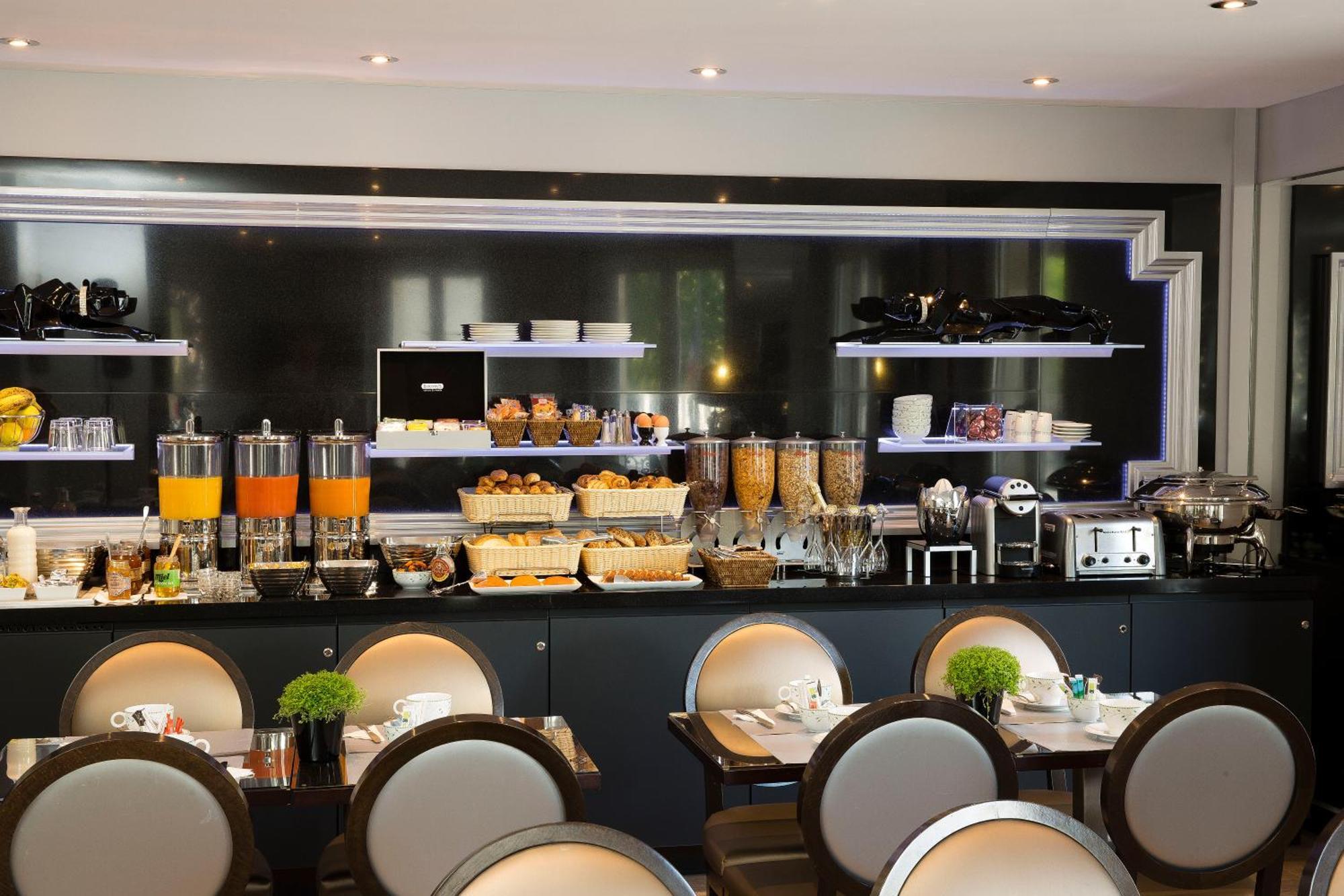 Hotel Plaza Elysées 4*