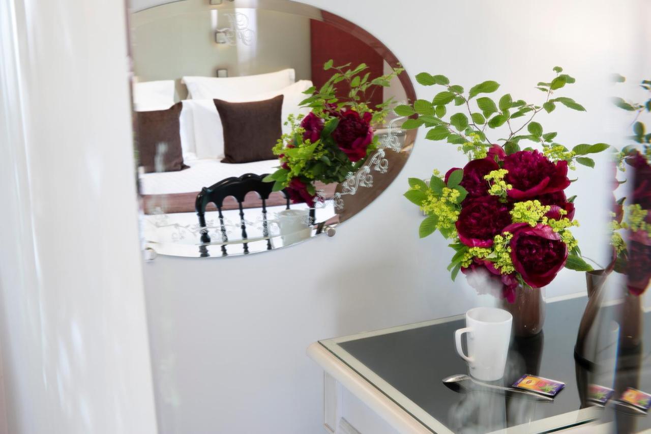 Hotel Plaza Elysées Parigi