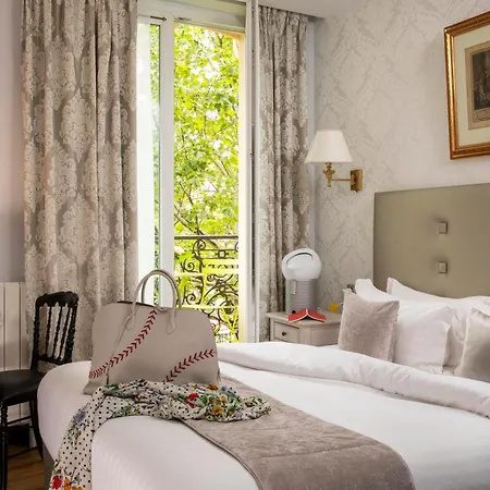 Hotel Plaza Elysées