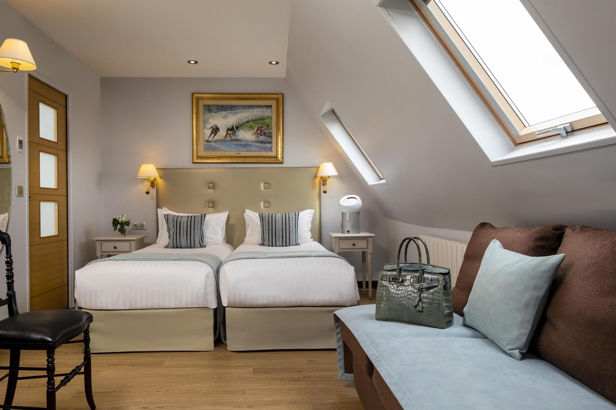 Hotel Plaza Elysées Parigi