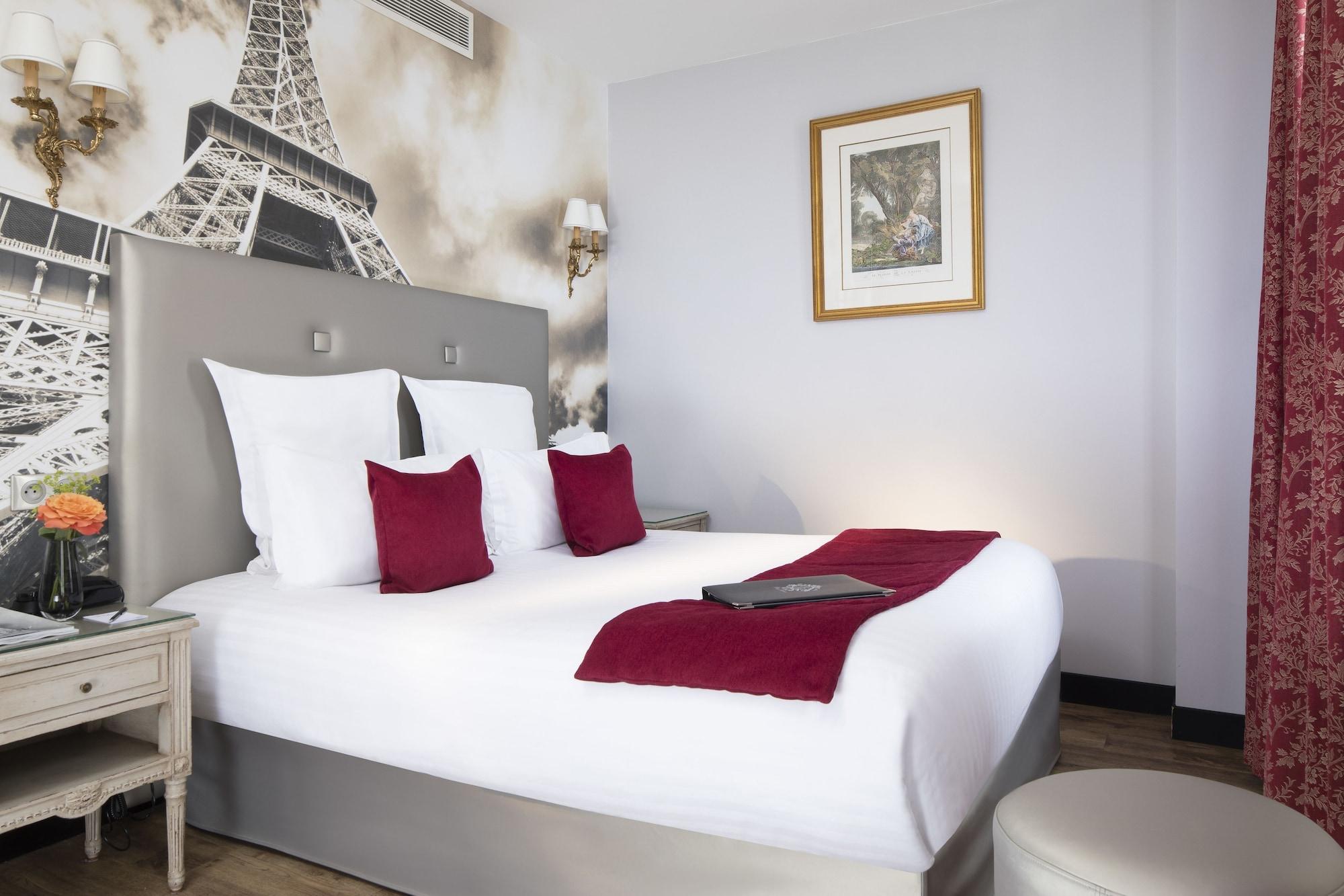 Plaza Elysées 4*
