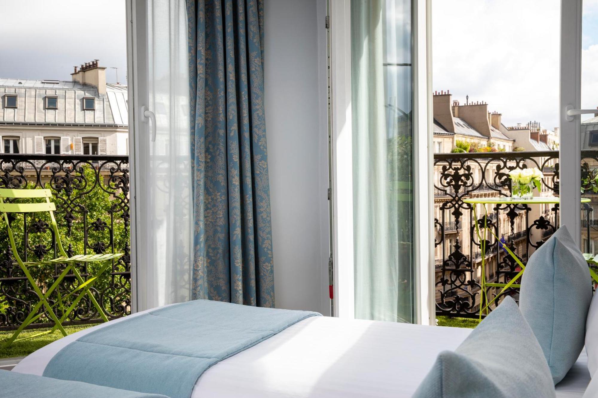 Plaza Elysees Hotel 4*