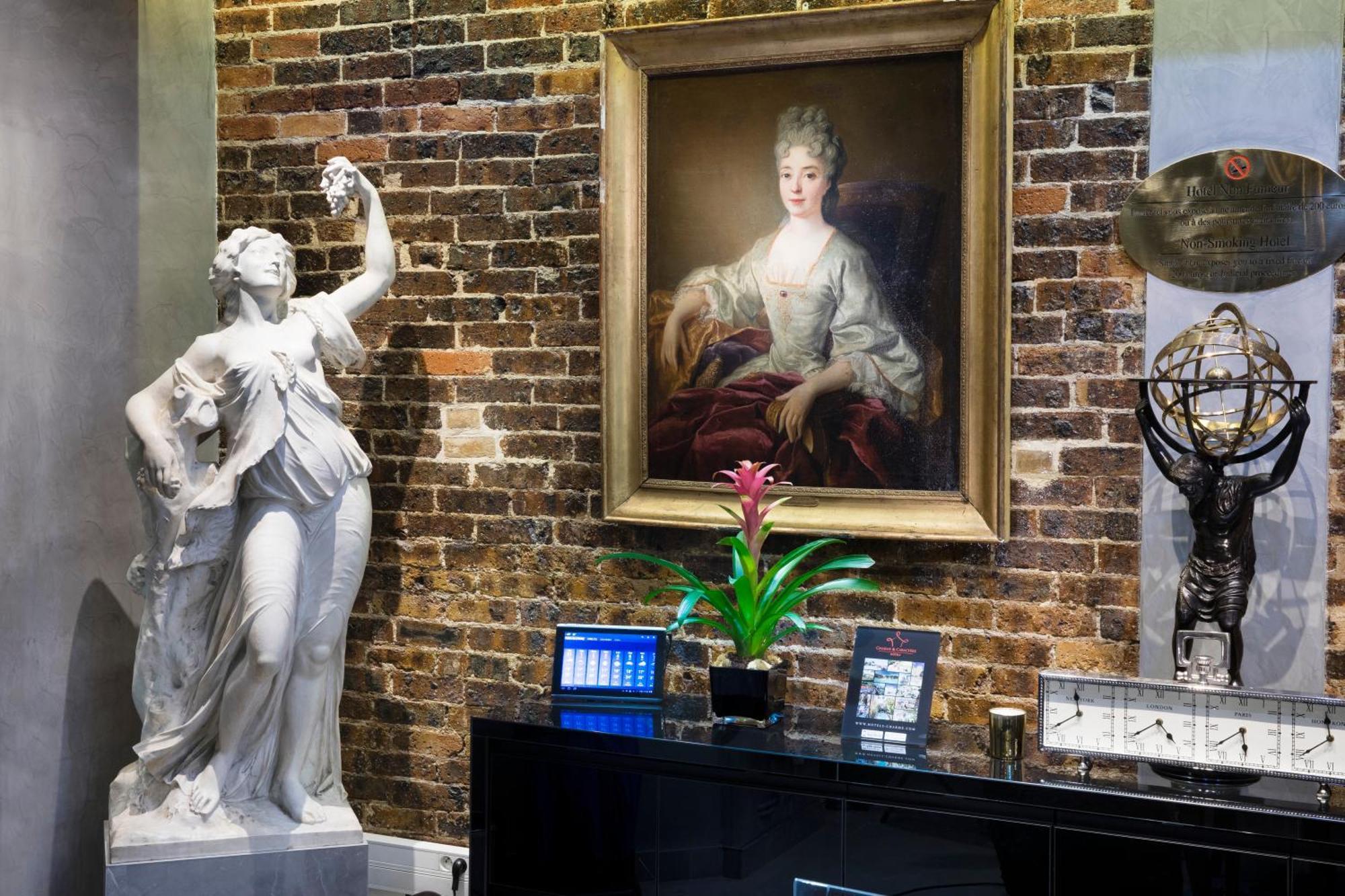 Hotel Plaza Elysees 4*