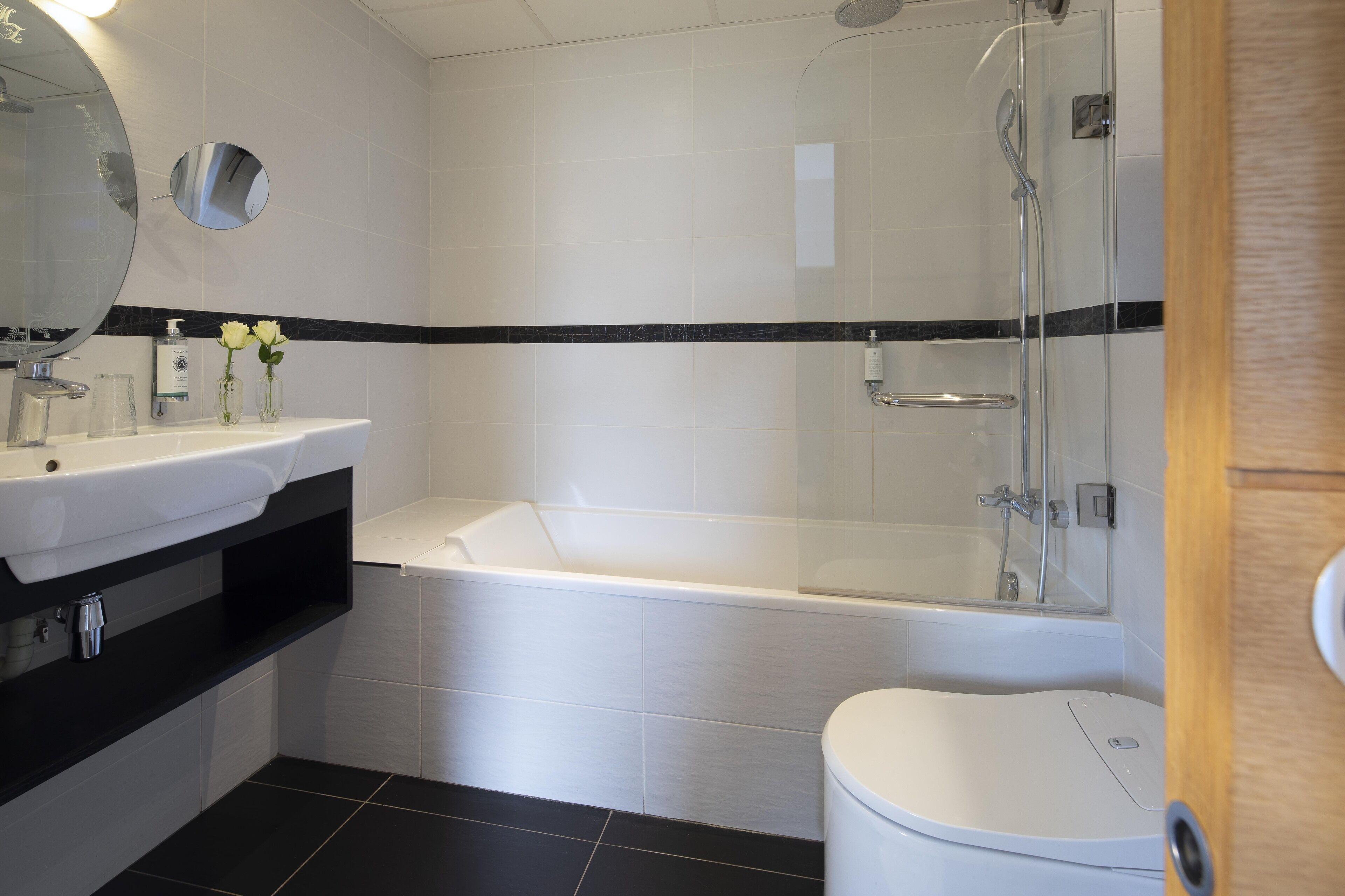 Plaza Elysees Hotel 4*