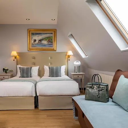 Hotel Plaza Elysées Parigi