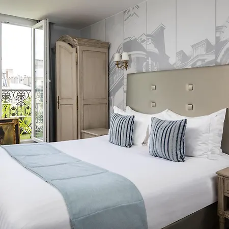Hotel Plaza Elysées Parigi