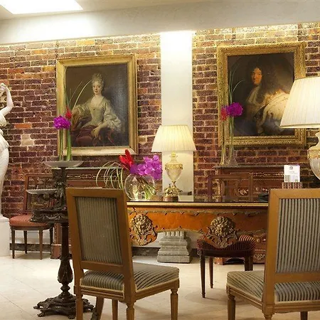 Hotel Plaza Elysées Parigi