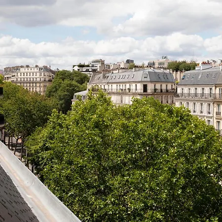 Hotel Plaza Elysées Parigi