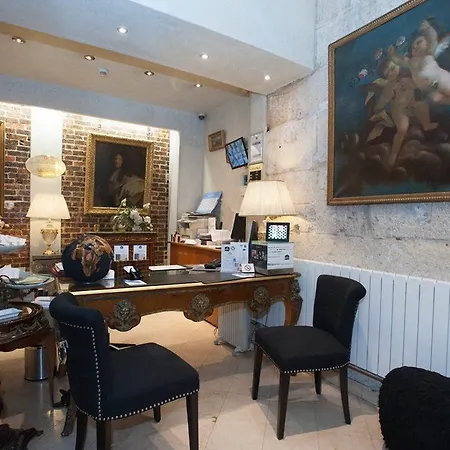 Hotel Plaza Elysées Parigi